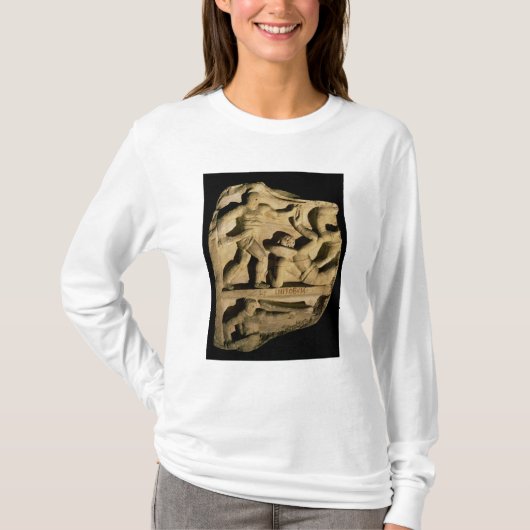 retiariusを敗北させるsamniteを描写するレリーフ、浮き彫り tシャツ (正面)