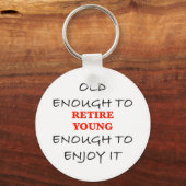 Retire Young – スローガンを引退するのに十分な年齢 キーホルダー (正面)