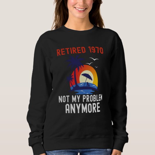 RETIRED 1970 NOT MY PROBLEM ANYMORE RETRO  RETIREM スウェットシャツ (正面)