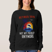 RETIRED 2019 NOT MY PROBLEM ANYMORE RETRO  RETIREM スウェットシャツ (正面)