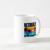 Retired 2022 Retirement Gift For Men & Women Funny コーヒーマグカップ (正面右)