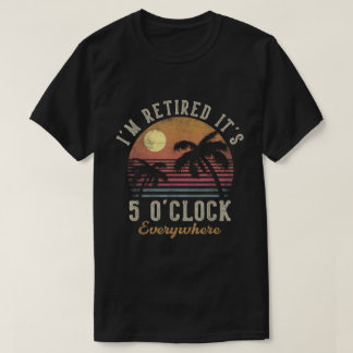 Retired 5 O'Clock Everywhere Beach Design Tシャツ