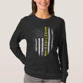 Retired 911 Dispatcher   Thin Yellow Line Flag Tシャツ (正面)