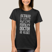 Retired But Awesome Fertility Doctor   Retirement Tシャツ (正面)