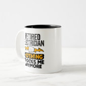 Retired Electrician Nothing Shocks Me Anymore ツートーンマグカップ (正面左)