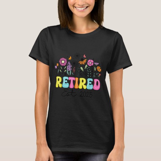 Retired Est 2025 Boho Floral Retirement Retire Tea Tシャツ (正面)