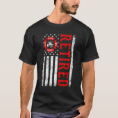 Retired Firefighter American Flag Funny Retirement Tシャツ (正面)
