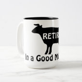 Retired in a Good MOOood Funny Cow Retirement ツートーンマグカップ (正面左)