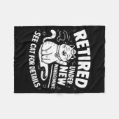 Retired Under New Management - Funny Cat Retiremen フリースブランケット (正面(横))