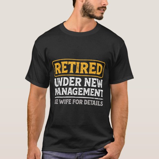 Retired Under New Management Funny Mens Husband Re Tシャツ (正面)