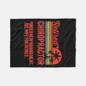 Retired Under New Management Retirement Gift Chiro フリースブランケット (正面(横))