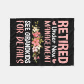 Retired Under New Management See Grandkids Funny R フリースブランケット (正面(横))