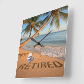 Retired Written in Sand Tropical Florida Beach スクエア壁時計 (傾斜)