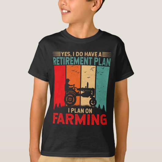 Retirement Plan I Plan On Farming Funny Farmer Tシャツ (正面)