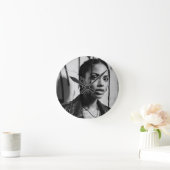 Retratos callejeros NY90 ラウンド壁時計 (ホーム)