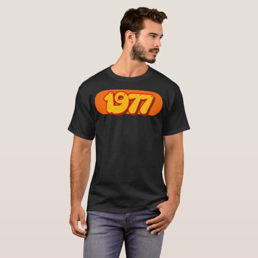 Retro 1977  Pop Art Year In 70S Style Tシャツ (正面フル)