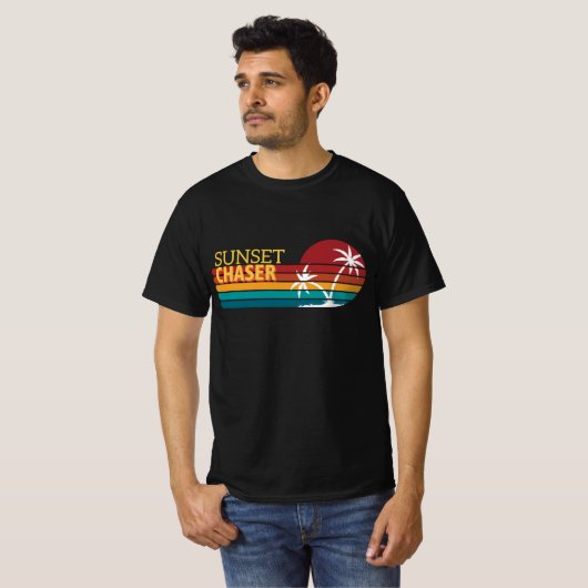Retro 80s Sunset Chaser Tropical Palm Trees Tシャツ (正面フル)