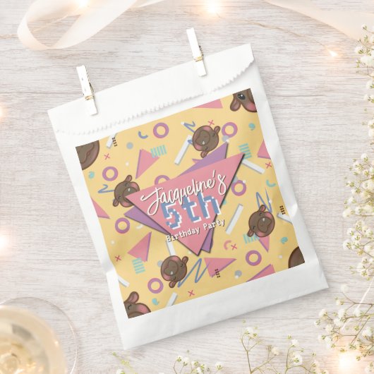 Retro 80's Yellow Baby Hippo Birthday フェイバーバッグ (クリップ留めされた状態)