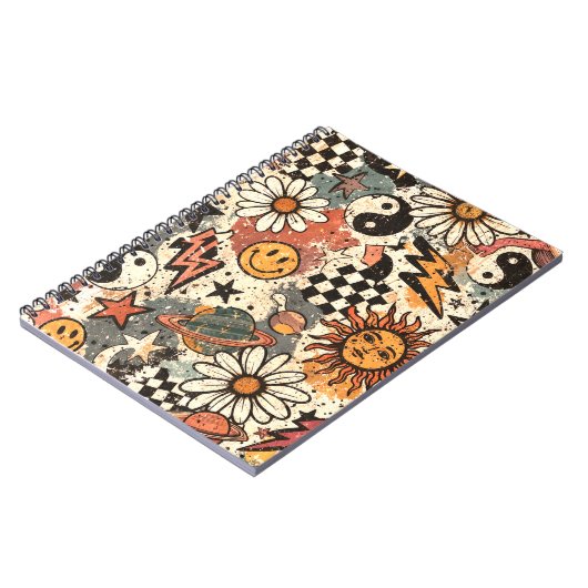 Retro 90s Psychedelic Doodle Pattern with Yin Yang ノートブック (左側)