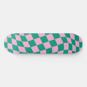 Retro Aesthetic Vibrant Pink Green Checkerboard スケートボード (横)