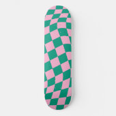 Retro Aesthetic Vibrant Pink Green Checkerboard スケートボード (正面)