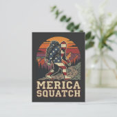 Retro American Bigfoot Sasquatch Nature ポストカード (スタンド正面)