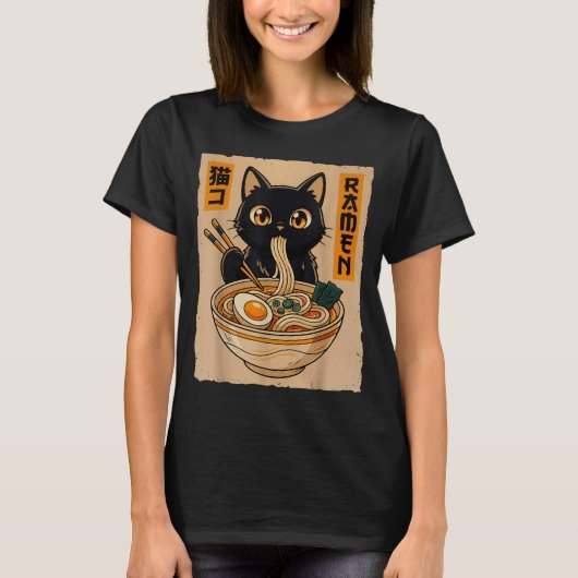 Retro Anime Kawaii Black Cat Eating Ramen Noodles  Tシャツ (正面)