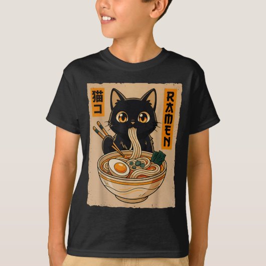 Retro Anime Kawaii Black Cat Eating Ramen Noodles Tシャツ (正面)