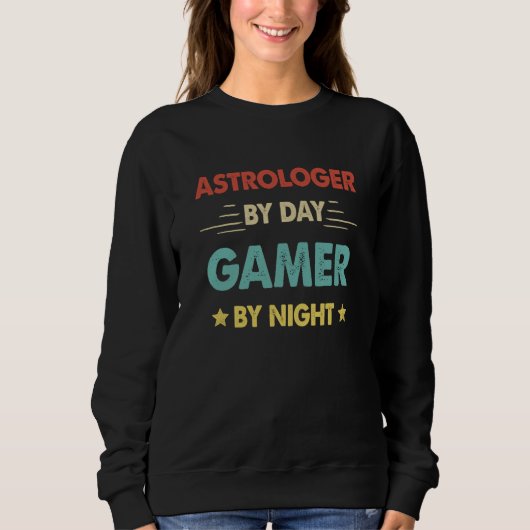 Retro Astrologer By Day Gamer By Night スウェットシャツ (正面)