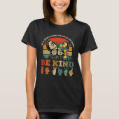 Retro Be Kind Puzzle Butterfly ASL Teacher Autism Tシャツ (正面)