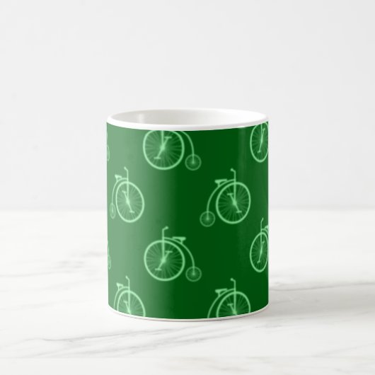 Retro Bicycle Pattern in Green Tones  コーヒーマグカップ (中央)