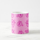 Retro Bicycle Pattern on Pink Background コーヒーマグカップ (中央)