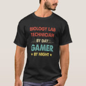 Retro Biology Lab Technician By Day Gamer By Night Tシャツ (正面)