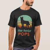 Retro Blue Heeler Pops 70s Father Australian Cattl Tシャツ (正面)