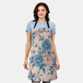 Retro Blue Rose Pattern on Soft Pink Background エプロン (着用した状態)