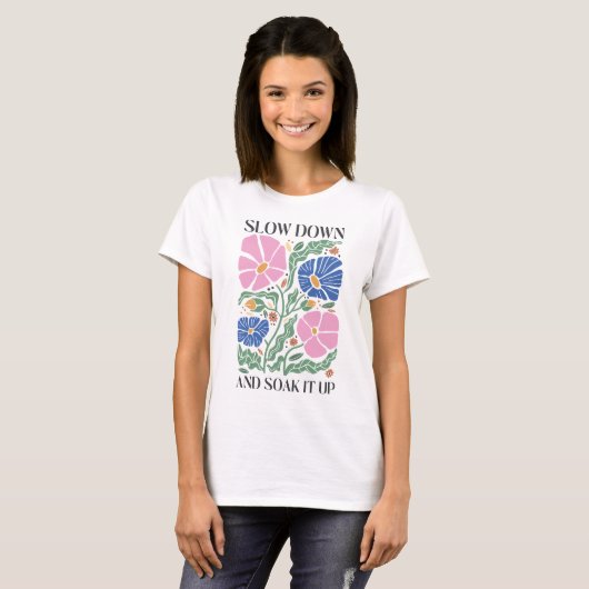 Retro Boho Floral Quote Slow Down And Soak it up  Tシャツ (正面フル)