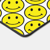 Retro Bright Yellow Smile Face デスクマット (コーナー)