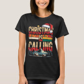 Retro Cabin Snowy Christmas Calling Lights Holiday Tシャツ (正面)