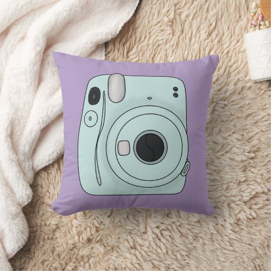 Retro Camera Throw Pillow – Fun Purple Aesthetic クッション (ブランケット)