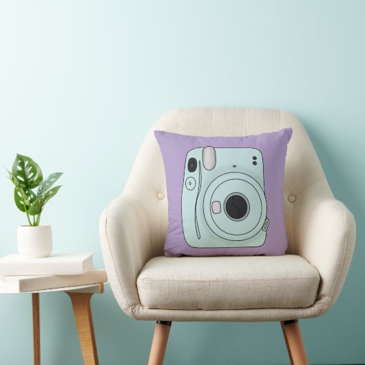 Retro Camera Throw Pillow – Fun Purple Aesthetic クッション (椅子)