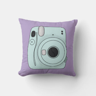Retro Camera Throw Pillow – Fun Purple Aesthetic クッション