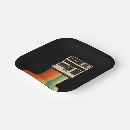 Retro Camera with Rainbow Print ペーパープレート (傾斜あり)