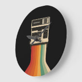 Retro Camera with Rainbow Print ラージ壁時計 (傾斜)