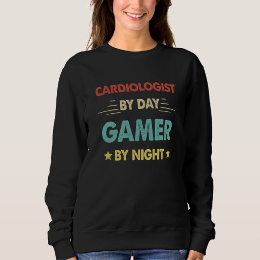 Retro Cardiologist By Day Gamer By Night スウェットシャツ (正面)