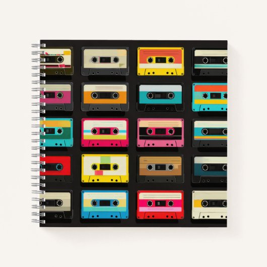 Retro Cassette Tape Pattern – Vintage Music  ノートブック (正面)