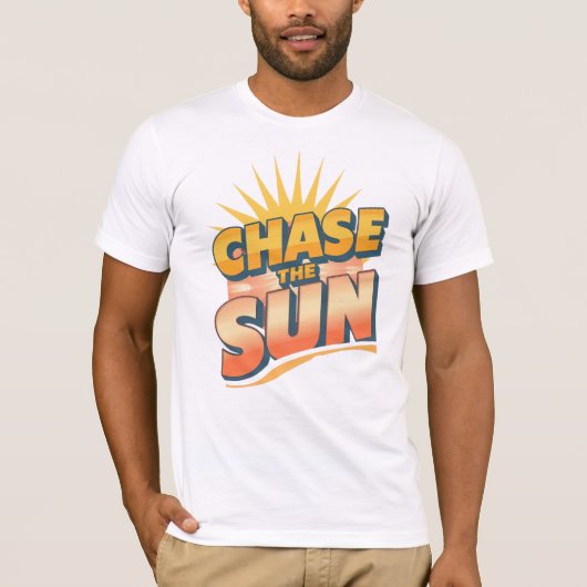 Retro "Chase the Sun" Summer Quote Tシャツ (正面)