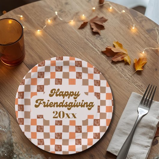 Retro Checkered Happy Friendsgiving Year ペーパープレート
