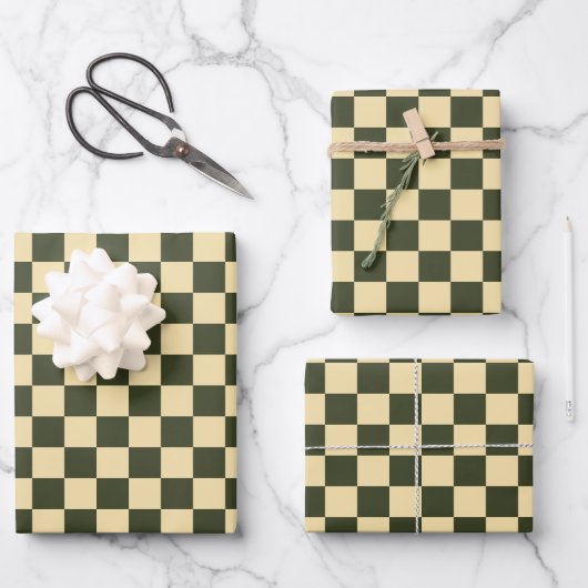 Retro Checkered in Olive Green and Cream ラッピングペーパーシート (正面)