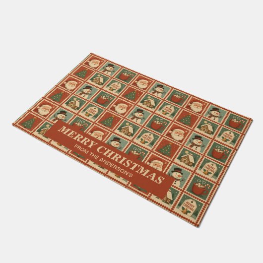 Retro Christmas Stamp Collage Personalized ドアマット (アングル)