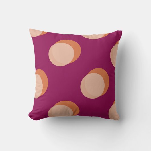Retro Circles and Shadows Bold Pattern Purple クッション (正面)